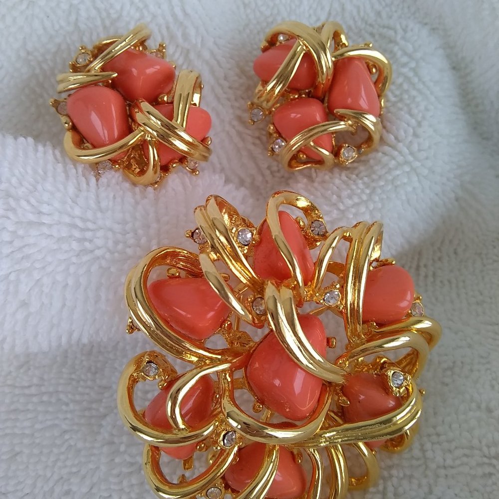 Joan Rivers Brooch & Clip Earrings